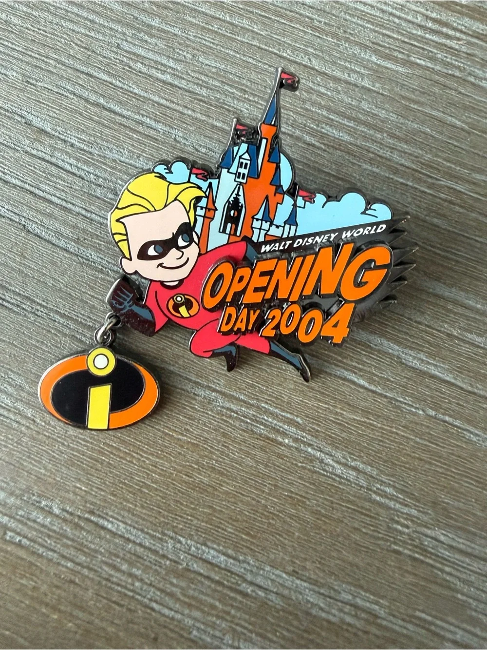 Disney LE 3000 Dash Incredibles Dangle Pin Limited Edition Disney/Pixar